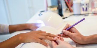Manicure russa cos'è