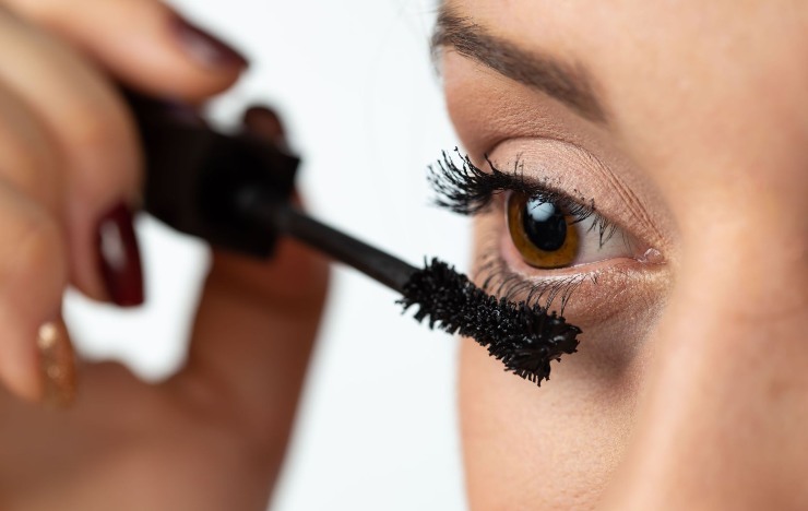 Mascara sulle ciglia inferiori, attenzione alle sbavature