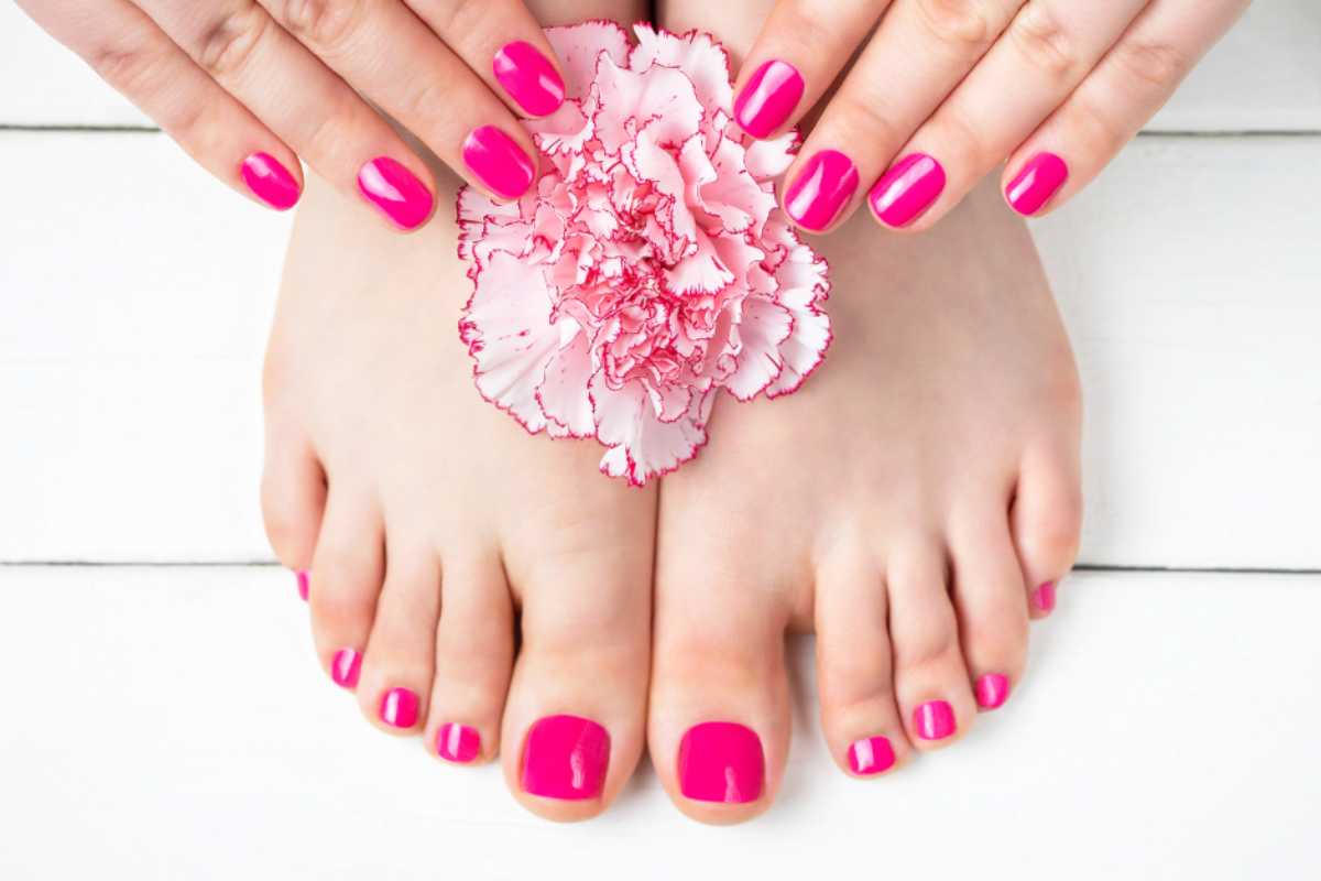 La pedicure dell'estate colori e trend