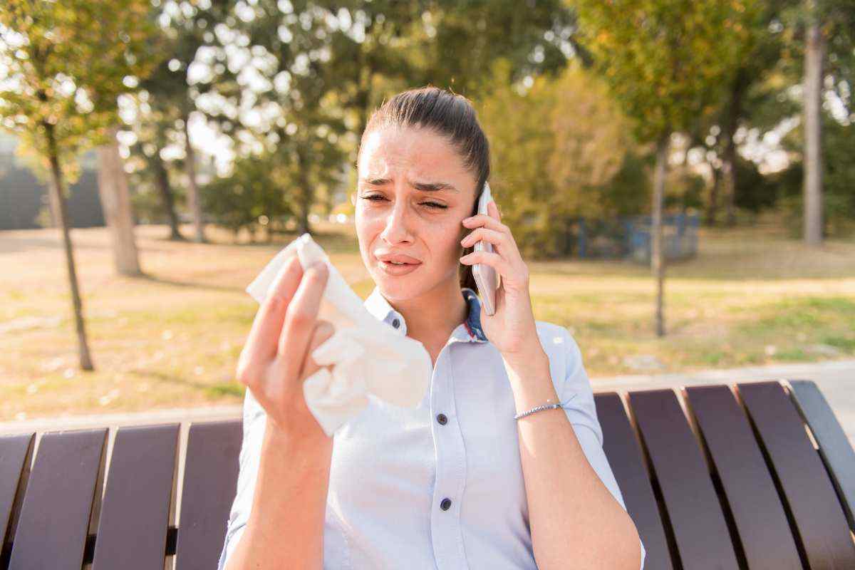 Donna piange per un uomo