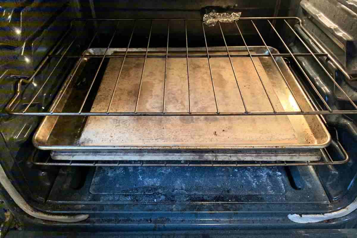 rimedio forno incrostato