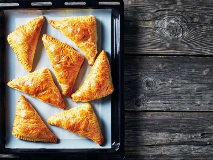 ricetta triangoli di pasta sfoglia